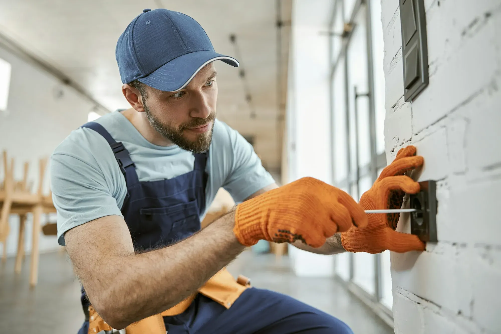 Licensed electrician showing credentials to a homeowner